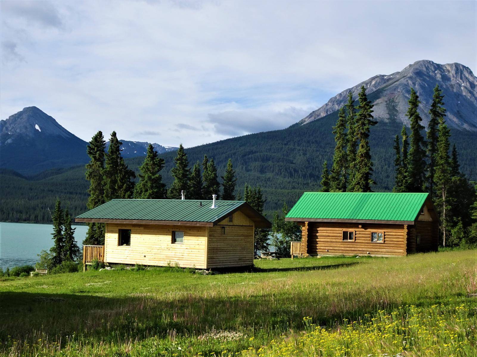 2 standard cabins from back, mountain panorama